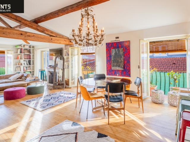 VIEUX NICE Unique apartment of 174 sqm on the top floor of. 174m² Nice