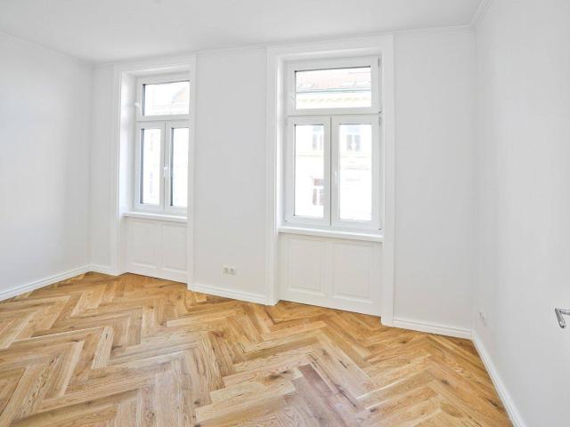 VIEVIENNE Altbaucharme pur: 3 Zimmer mit Loggia und großzügigem Wohngefühl