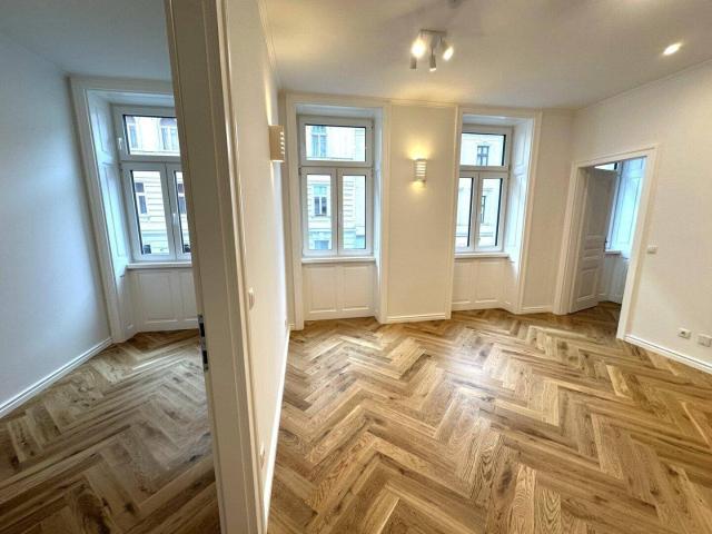VIEVIENNE Wohnen im Altbau: 3 Zimmer Wohnung mit viel Platz | ausgezeichnete Lage