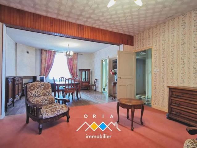 Vieville en Haye – Maison ancienne avec cour et potentiel