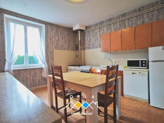 Vieville en Haye – Maison ancienne avec cour et potentiel