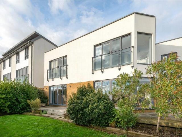 View France Close, Seabrook, Hythe, CT21 4 bed detached house to rent £2,500 pcm £577 pw