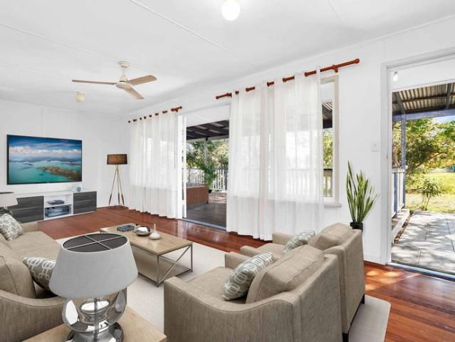 View Video Feels Like an Acreage Lifestyle yet 10km to CBD Veggie Patches & Open Spaces Family Friendly Living Extensive Alfresco Decking