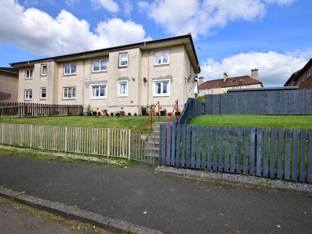 Viewbank Avenue, Calderbank ML6, 3 bed flat to rent, £850 pcm | PrimeLocation