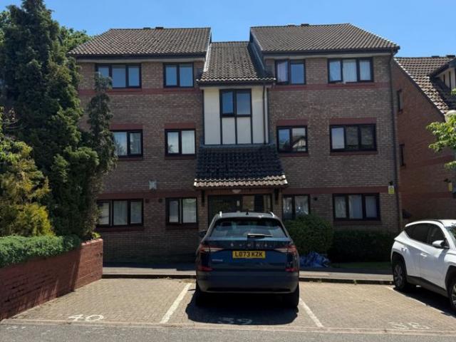 Viewfield Close, Harrow HA3, 2 bed flat to rent, £2,000 pcm | PrimeLocation