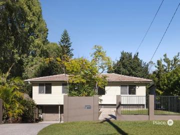 Views to Inspire: A Family Haven with Parkside Serenity