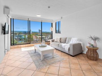 Views to Live For! Stunning River, Parkland & Hinterland