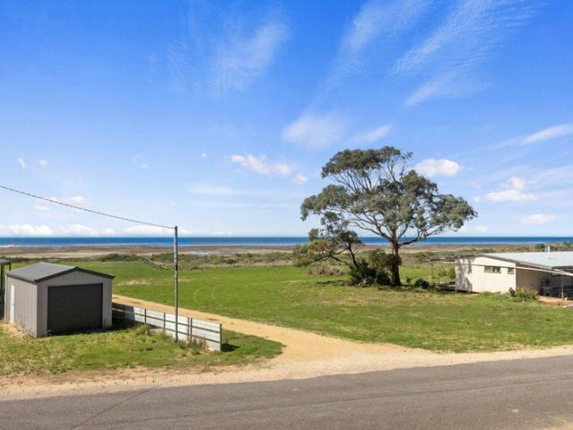 Views & Versatility The Perfect Seaside Getaway
