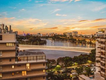 Views Worth Coming Home To A Rare Vacant Find in the Heart of South Brisbane