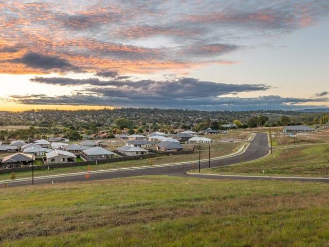 VIEWS ACROSS ARMIDALE AWAIT Just a 5% deposit Your Most Desired Lifestyle Is Now Available