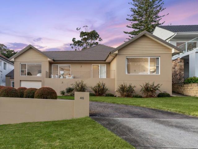 Views, comfort and future potential on a 998sqm block, in a location to love