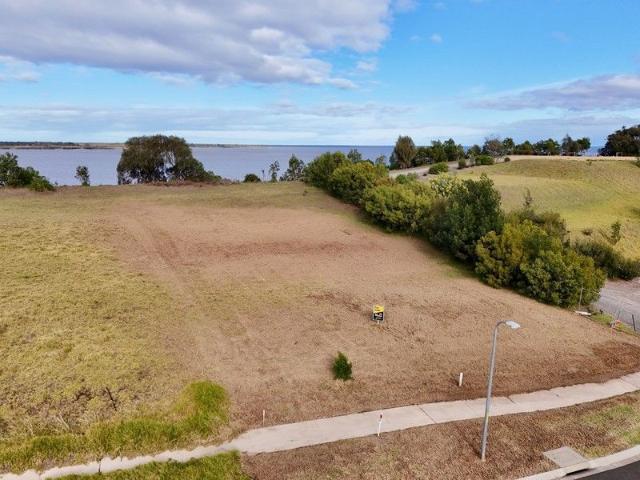 Water views forever in Kings Cove!