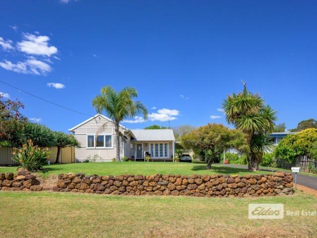VIEWS GALORE on a SPACIOUS 1012* SQUARE METRE BLOCK!