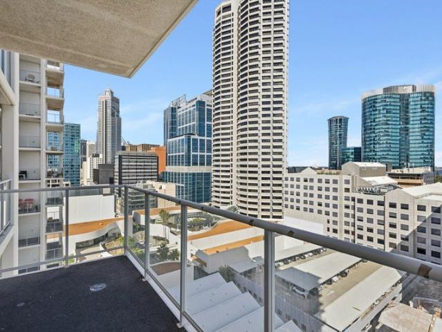 VIEWS, LIFESTYLE & LUXURY WEST END LIVING PERFECTED