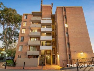 Views, Privacy and a Vibrant Vic Park Lifestyle