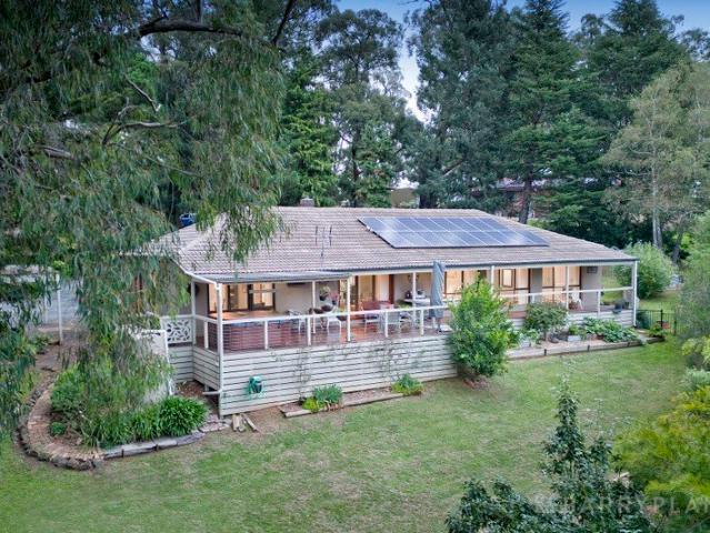 Views, Privacy & Perfect Presentation on over 1/2 an acre