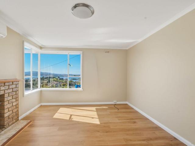 Views, Space and Comfort in an Elevated Chigwell Position