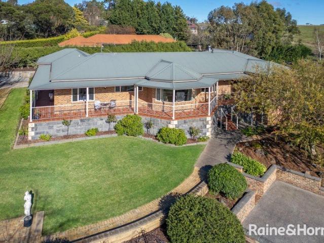 Views, Space & Lifestyle Combined 1,498m² Approx