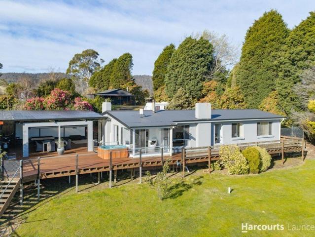 Views, Space & Lifestyle Living