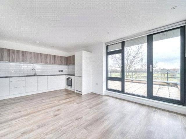 Viewpoint House, Staines Upon Thames. 1 bed flat to rent £1,430 pcm £330 pw