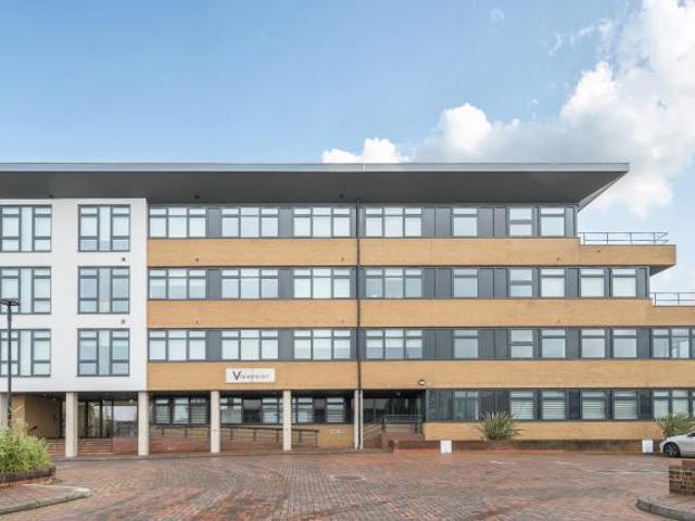 Viewpoint House, Staines Upon Thames. 2 bed flat to rent £1,800 pcm £415 pw