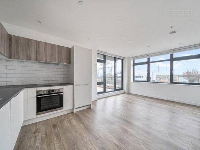 Viewpoint House, Staines Upon Thames TW18, 1 bed flat to rent, £1,425 pcm | PrimeLocation