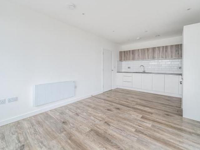 Viewpoint House, Staines Upon Thames TW18, 1 bed flat to rent, £1,430 pcm | PrimeLocation