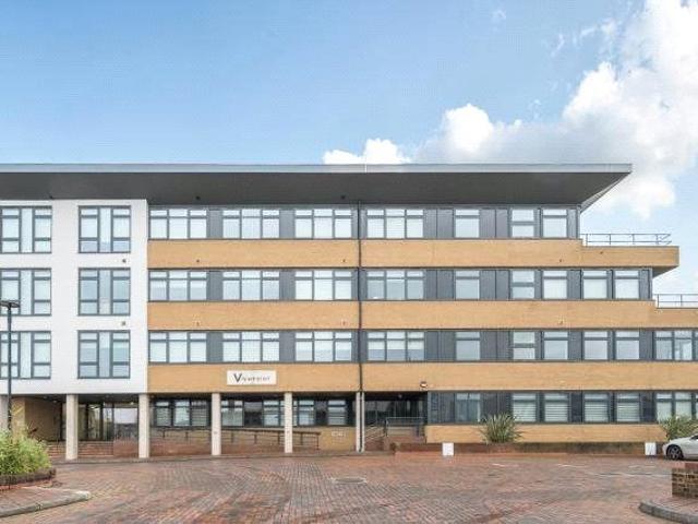 Viewpoint House, Staines Upon Thames TW18, 1 bed flat to rent, £1,430 pcm | PrimeLocation