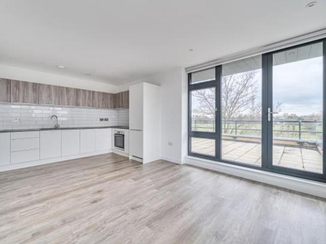 Viewpoint House, Staines Upon Thames TW18, 1 bed flat to rent, £1,500 pcm | PrimeLocation