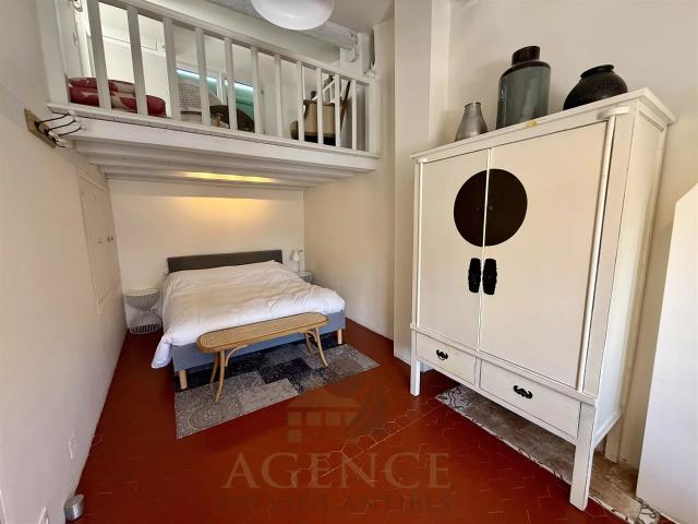 Vieil Antibes 3P 45m2 + 13m2 de terrasse vue dégagée 44m² Antibes