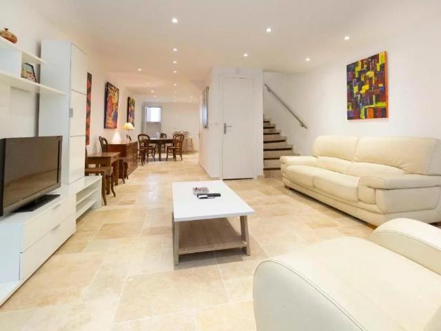 Vieille Antibes, 4 pièces en duplex rénové & meublé 86m² Antibes