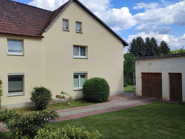 Viel Freiraum: Großzügiges Einfamilienhaus in Nobitz