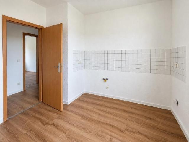 Viel Licht & ein Platz an der Sonne – renovierte 3 Raum Wohnung mit Balkon