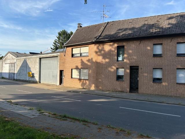 Viel Platz mit Einliegerwohnung in Bedburg