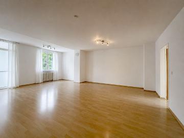 Viel Platz mit grossem Wintergarten!