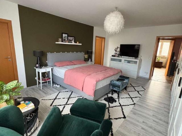 Viel Platz am Kapellenweg: 5 Zimmer Wohnung in Bad Lippspringe mit Balkon