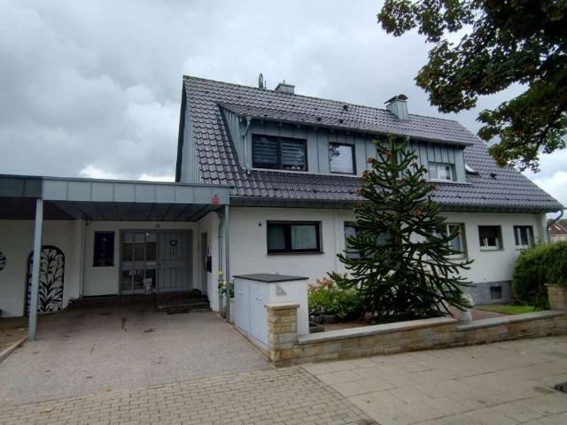 Viel Platz für alle: Großzügiges Doppelhaus in Essen Leithe