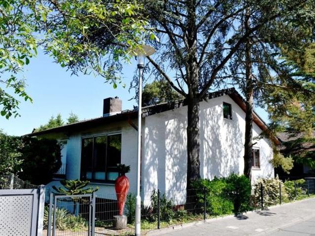 Großzügiges Einfamilienhaus mit Einliegerwohnung in attraktiver Wohnlage von Darmstadt Eberstadt