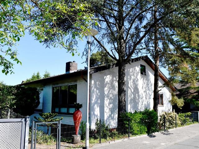 Viel Platz für das Leben – freistehendes Einfamilienhaus mit Einliegerwohnung in Waldrandnähe von Darmstadt Eberstadt