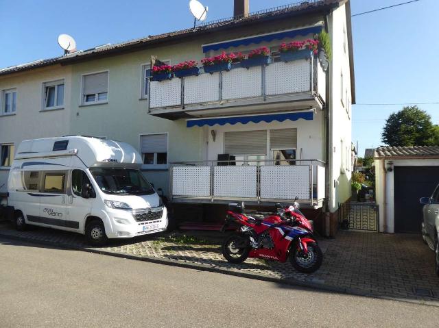 Viel Platz für den Alltag in diesem großzügigen 2 FH Doppelhaus in WN Hohenacker.Waiblingen