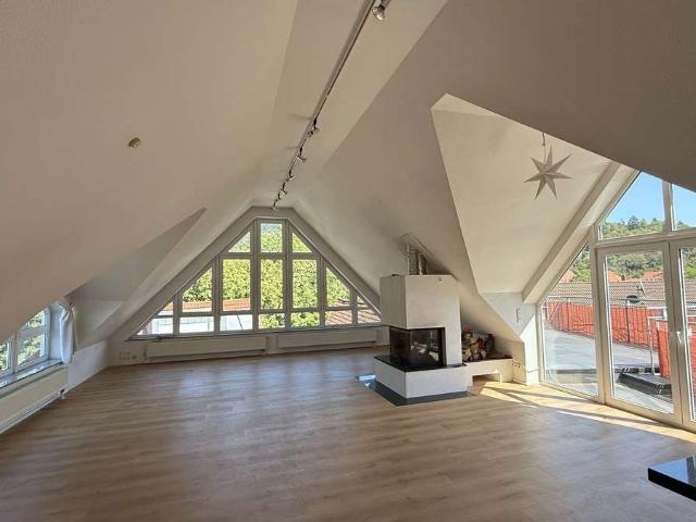 Viel Platz für den Alltag in dieser 4 Zimmer Traumwohnung in Weinheim mit Panoramablick auf die Burg