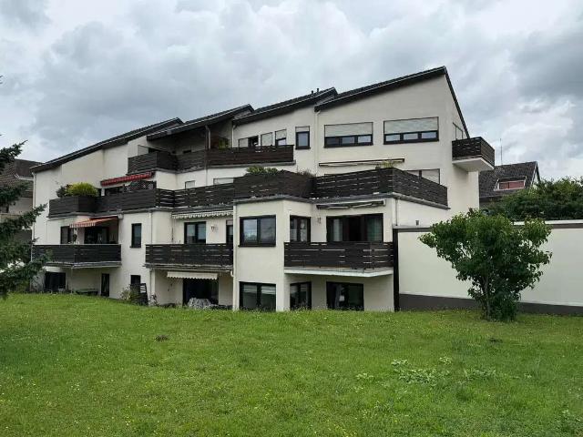 Viel Platz für den Alltag: 4 Zimmer Hochparterre Wohnung in Leimen