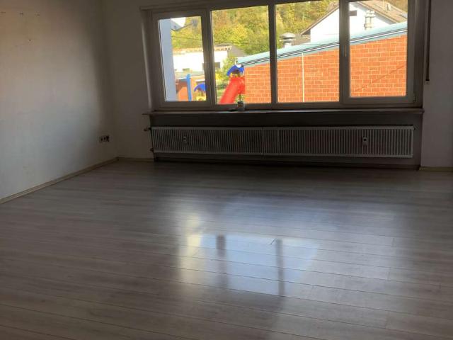 Viel Platz für den Alltag: 4 Zimmer Wohnung in Eschelbronn