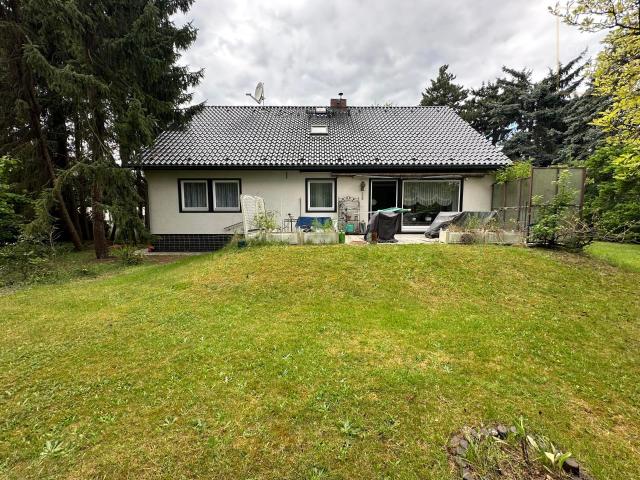 Viel Platz für die ganze Familie – Einfamilienhaus mit Pool und großem Garten