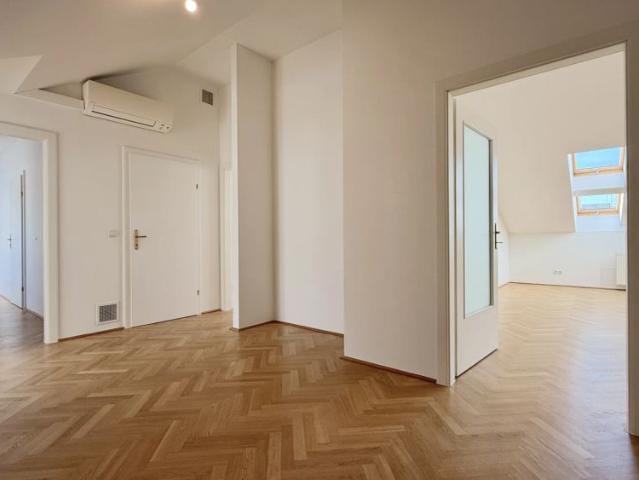 Viel Platz für die ganze Familie im 7. Bezirk: Unbefristetes Dachgeschoss Juwel mit 3 Schlafzimmern, Arbeitszimmer & 2 Terrassen