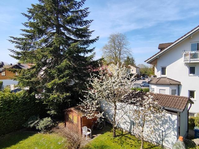 Viel Platz für die ganze Familie in diesem renovierungsbedürftigen Zweifamilienhaus in Gröbenzell