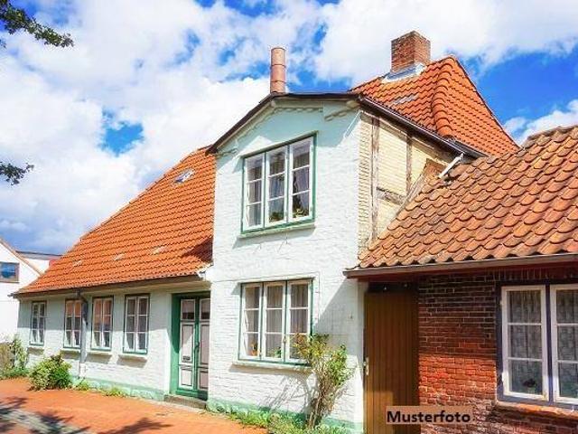Viel Platz für die Familie: 5 Zimmer, Terrasse & 440 m² Garten