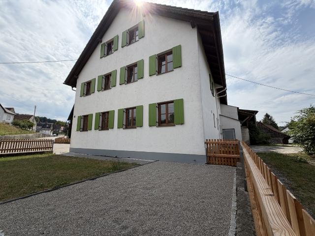 Viel Platz für die Familie: 6 Zimmer, eigener Garten und zwei Stellplätze in Mickhausen