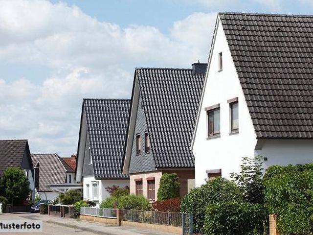 Viel Platz für die Familie: Einfamilienhaus mit Garten und ausgebautem Dachgeschoss