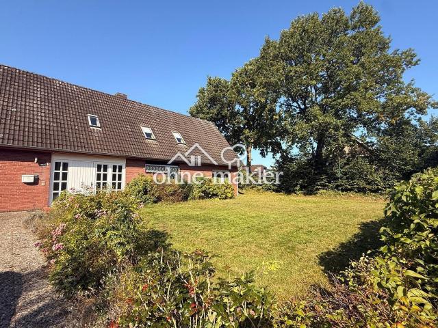 Viel Platz für die Familie: Einfamilienhaus mit großem Garten in Einfeld